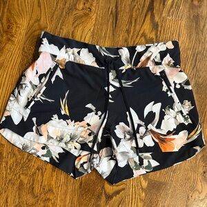 Athleta Black Floral Women's Hudson Short Size 6